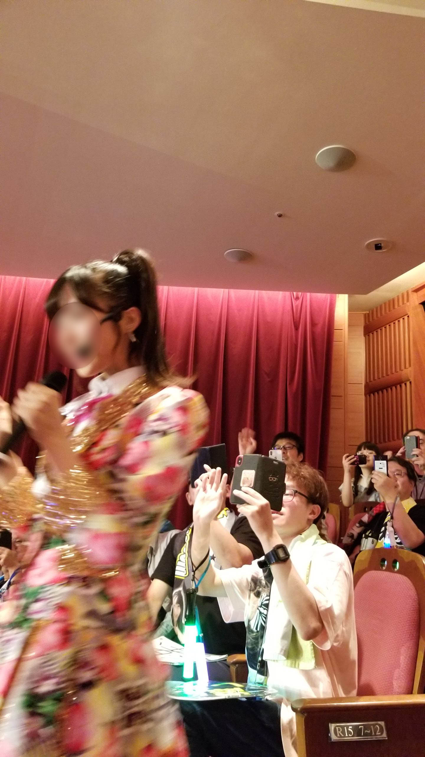 AKB live event atmosphere vertical